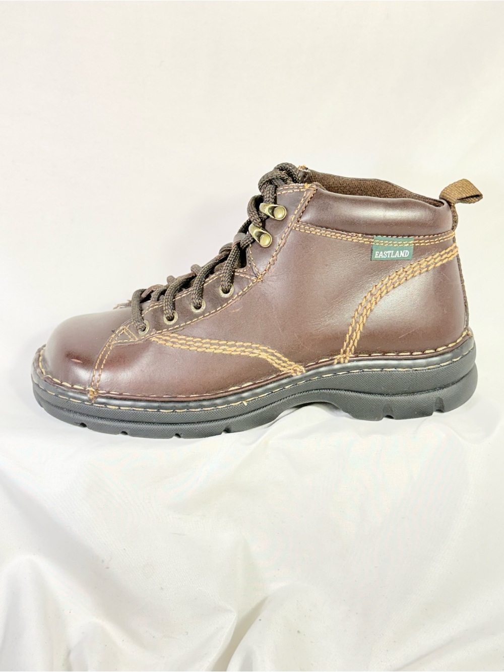 Eastland Brown Badger size 8 Women’s Leather Chukka Boots